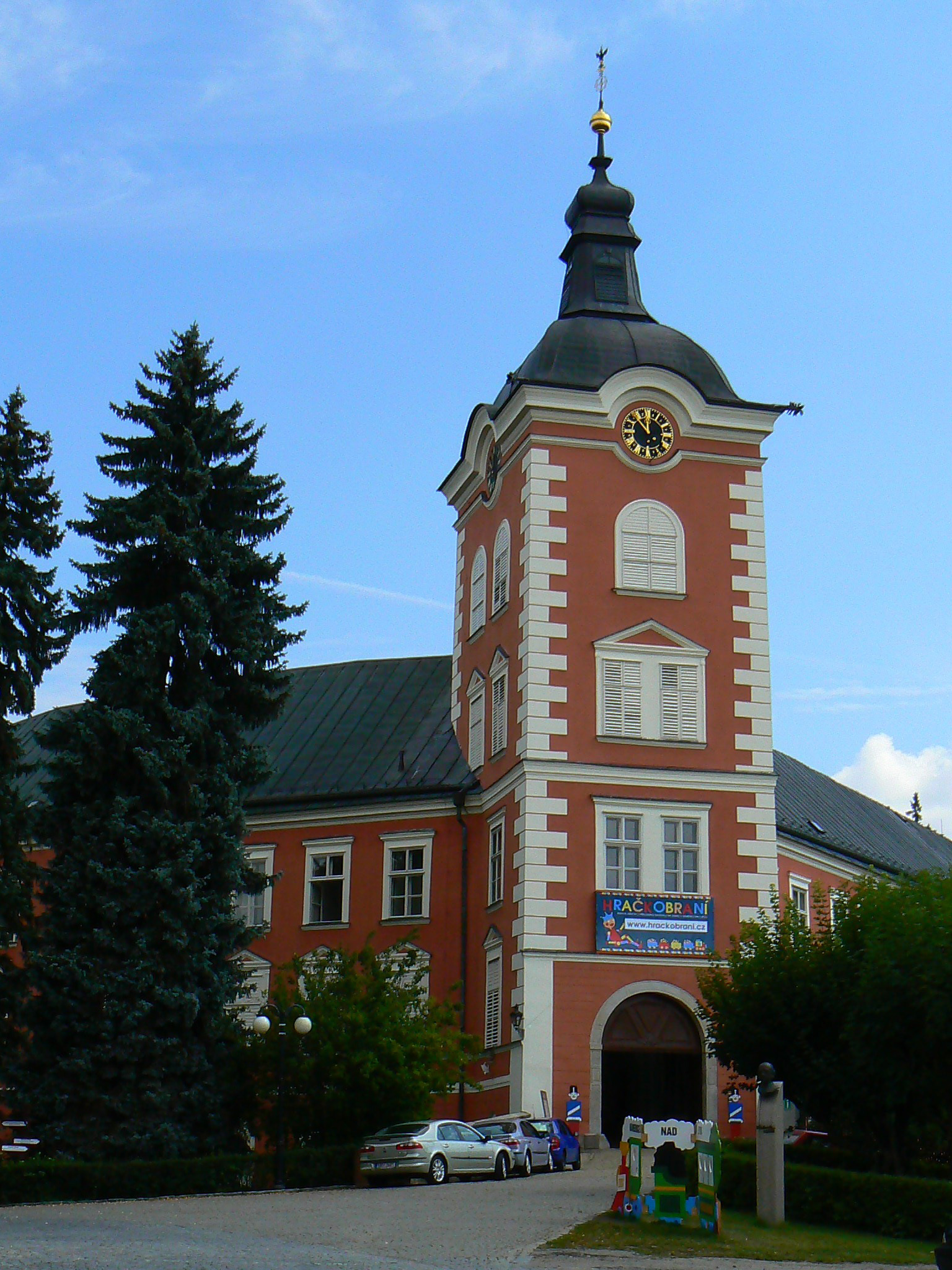 Kamenice_nad_Lipou_-_zamek.jpg